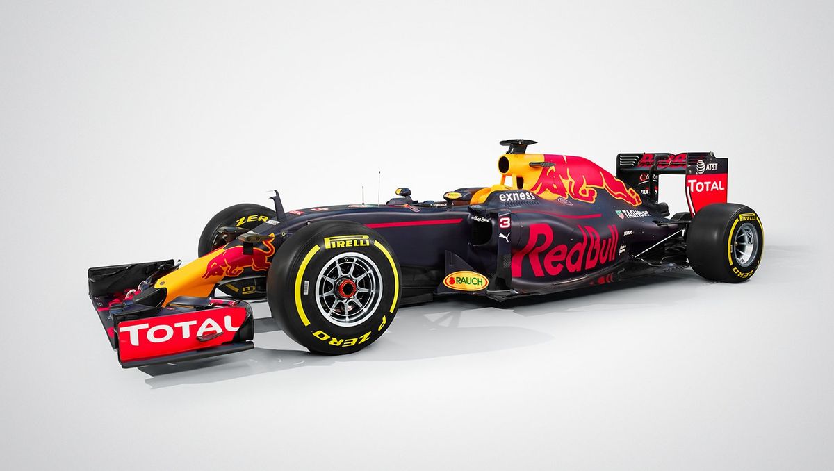 A Red Bull 2016-os autója. Elegáns a matt festés, amelyet már a múlt héten láthattunk a tavalyi kocsin