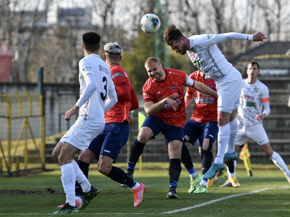 A siófokiak (fehérben) sorozatban negyedik meccsükön nem kaptak gólt és maradtak veretlenek (Fotó: Németh András)
