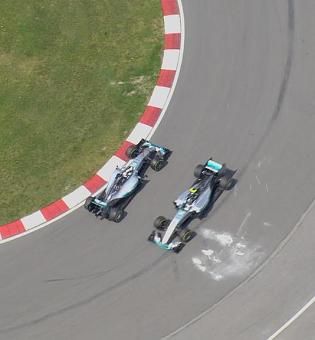 Hamilton és Rosberg közül az angol áll rossz irányban