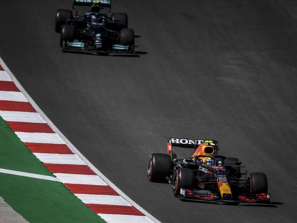 Újabb szoros csata várható a Red Bull és a Mercedes között (Fotó: AFP)