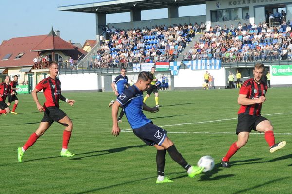 Felavatták a kozármislenyi stadiont (Fotó: Laufer László/bama.hu)