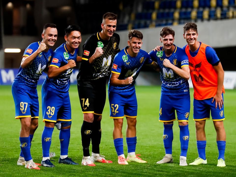 A forduló képe: Komáromi György és öt csapattársa az Újpest ellen mutatkozott be az NB I-ben (Fotó: Micheller Szilvia)