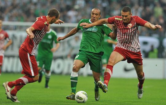 Kemény küzdelem folyt a mezőnyben az első félidőben (Fotók: Mirkó István)