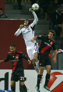 A Leverkusen kétszer mattolta Cechet  
(Fotó: Reuters)