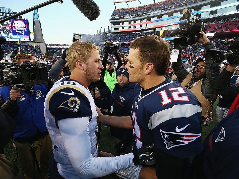 A két irányító eddig egyszer találkozott, 2016-ban Goff gratulálhatott Bradynek a mérkőzést követően (Fotó: AFP)