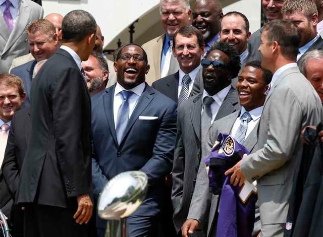 Nagy volt a jókedv: Ray Lewis, Ed Reed és Ray Rice majd‘ megszakadt a nevetéstől – GALÉRIA (Fotó: Reuters)