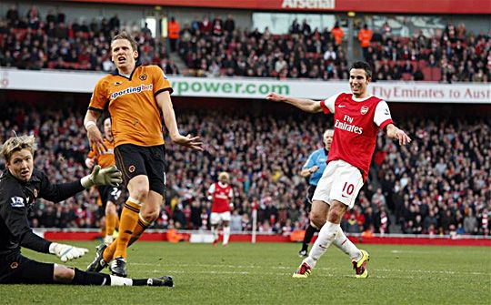 Van Persie (jobbra) a második gólját szerzi a Wolves ellen (Fotó: Action Images)