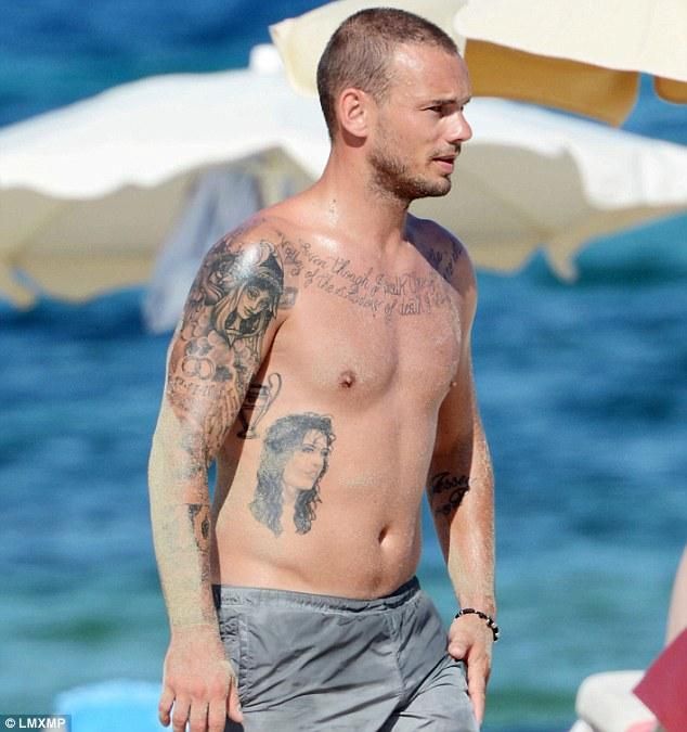 Tetovált Sneijder (forrás: Daily Mail)