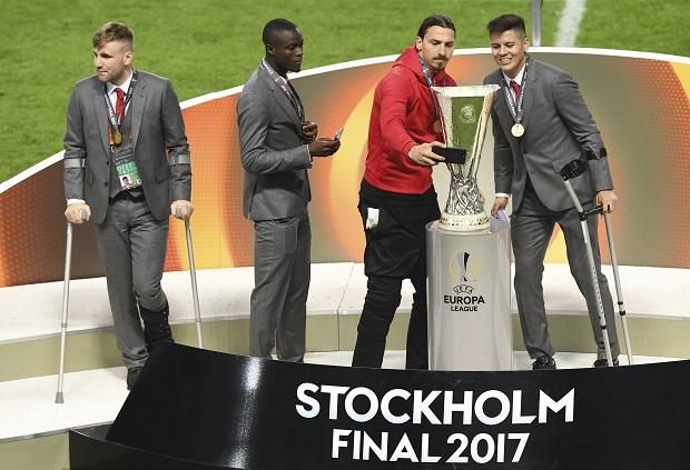 2017-ben sérülten ünnepelte (balra) a Manchester United El-győzelmét (Fotó: AFP)