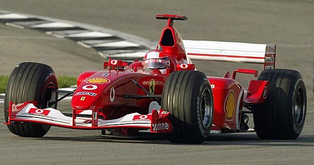 Michael Schumacher játszadozott az ellenfelekkel Vettel kedvenc Ferrarijával