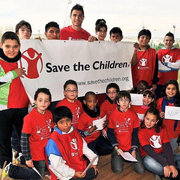 Alapítványával rászoruló gyerekeknek segít (Fotó: facebook.com/Cristiano)