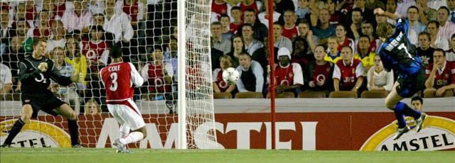 Egy legendás Van der Meyde-gól az Arsenalnak (Fotó: Action Images)