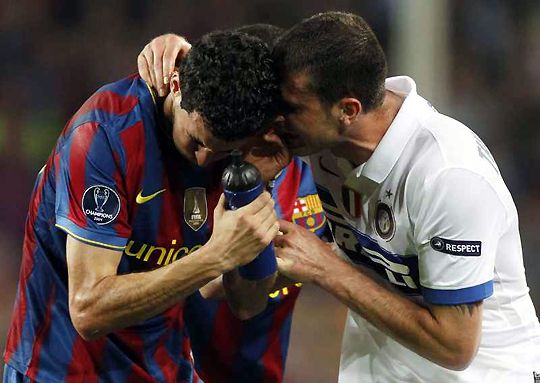 Motta (jobbra) kiállítása után is meg tudta tartani előnyét az Inter (Fotók: Reuters)