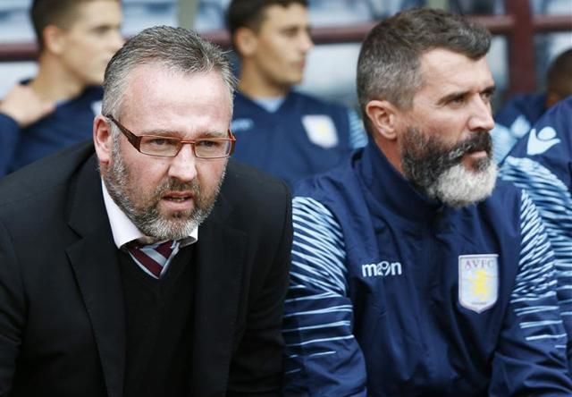 Keane (jobbra) jelenleg az Aston Villa másodedzőjeként dolgozik