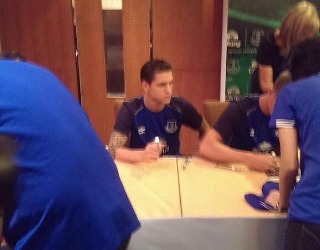 Besic már Everton-mezben (Fotó: twitter.com/BH_Dragons)