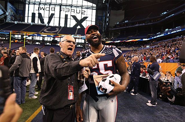 Nem úgy tűnik, mintha Brandon Spikes bármi miatt is aggódna (Fotó: facebook.com/newenglandpatriots)