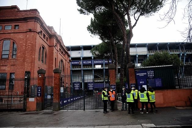 A szurkolóknak tilos a belépés a Stadio Renato Dall’Ara területére (Fotó: Getty Images)