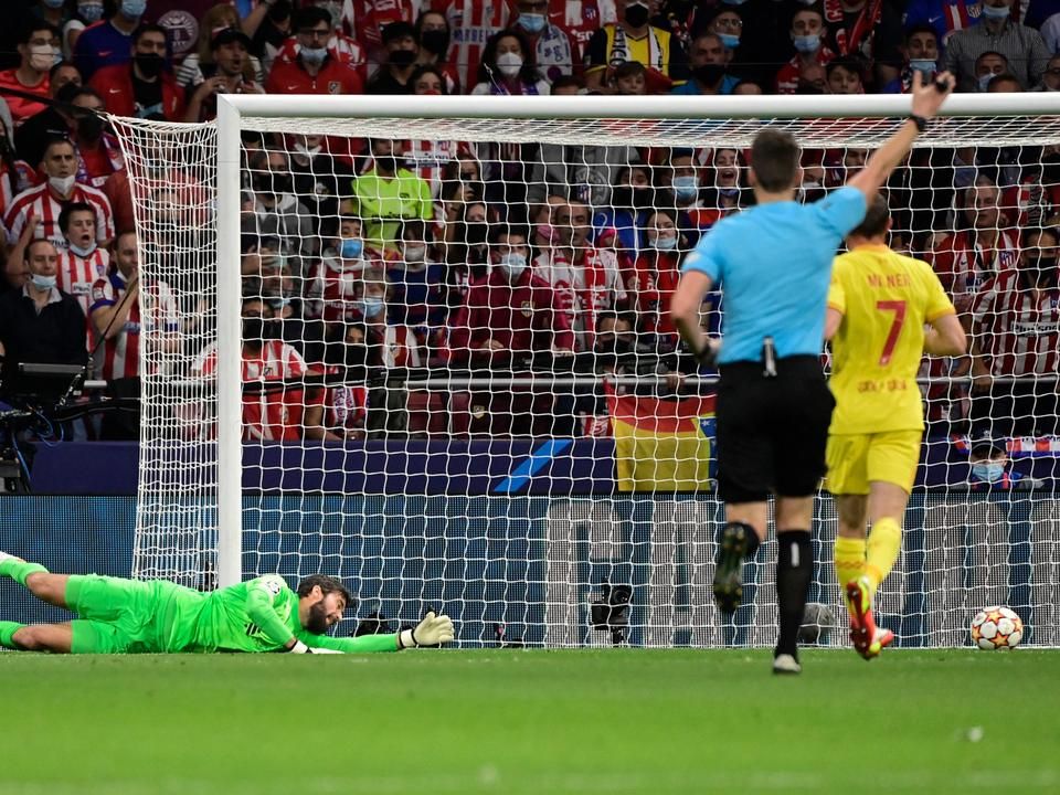 Potyogtak a gólok az első félidőben, Griezmann kettőt is lőtt Alissonnak (Fotó: AFP)
