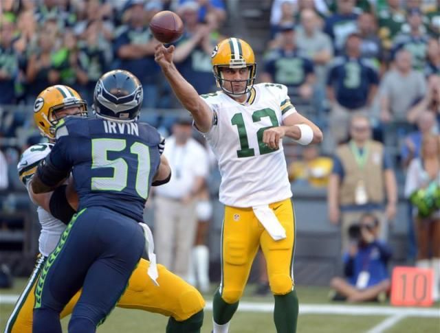 Aaron Rodgers (jobbra) sérülése ellenére is csúcsformában volt, de a Packers kikapott (Fotó: Reuters)