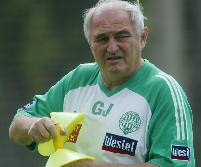 Garami József tíz éve dolgozott a Ferencvárosnál, most képzeletbeli álomcsapatunk edzőjeként „dirigálhat” ferencvárosi játékosokat (Fotó: NS-archív)