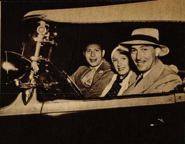 Filmbemutató után, indulás előtt: Lukács és felesége Petschauer társaságában