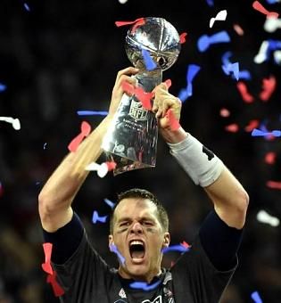 Februárban Tom Brady ötödször is magasba emelhette
 a Lombardi-trófeát (Fotó: AFP)