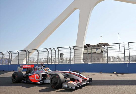 Lewis Hamilton indulhat az élről Valenciában (Fotó: Reuters)