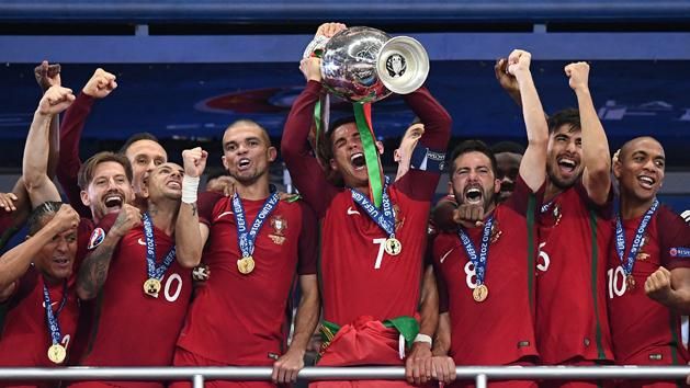 Görögország és Spanyolország után legutóbb a Cristiano Ronaldo vezette Portugália nyerte meg az Európa-bajnokságot (Fotó: AFP)