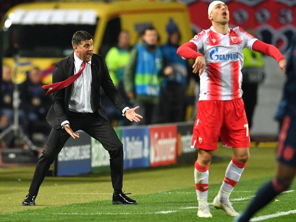 Vladan Milojevics tüzeli csapatát a Bayern München ellen, 2019-ben (Fotó: AFP)