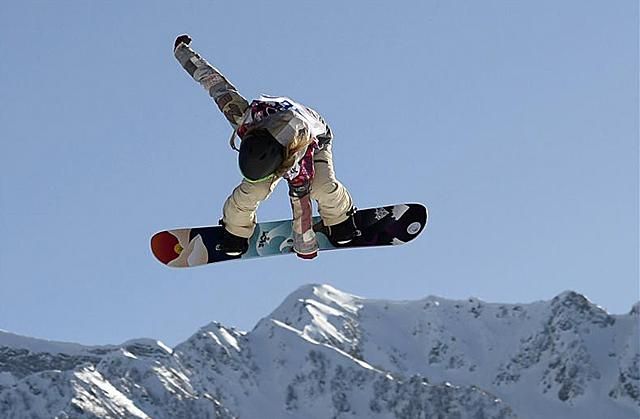Jamie Anderson a hegyek és a világ felett: olimpiai aranyérmes lejtő stílusban (Fotó: Reuters)