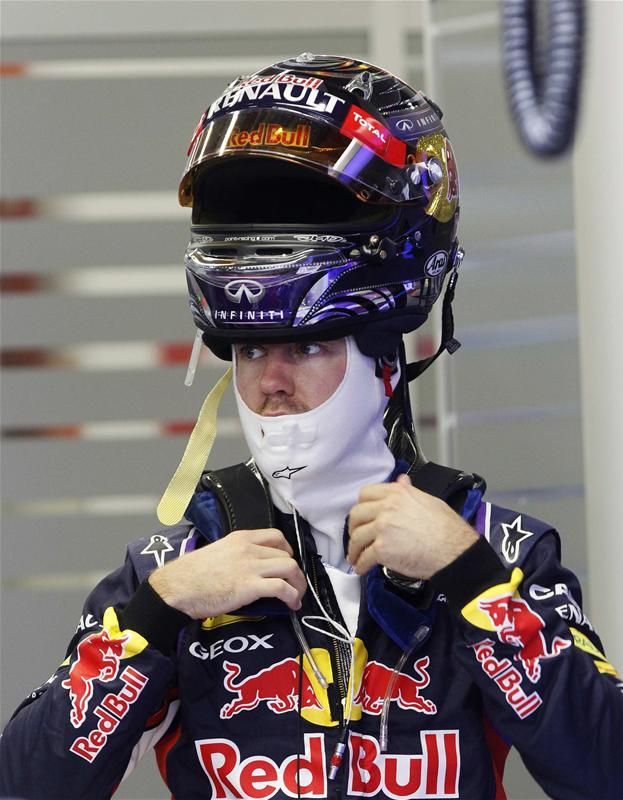 Vettel készülődik, s az utolsó percekre kimegy a pályára