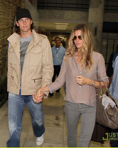 Tom Brady és Giselle Bündchen megérkezik Rio de Janeiróba (Fotó: Just Jared)
