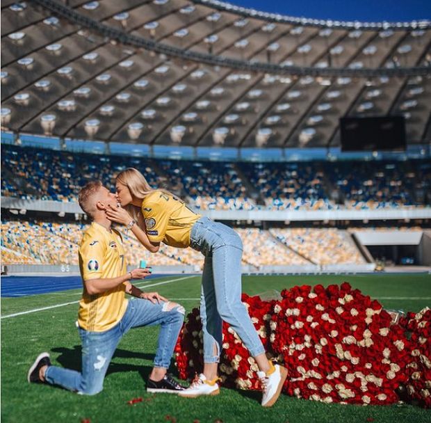 Fotómodell-sportriporter barátnője, Vlada kezét a futballpályán kérte meg (Fotó: Instagram)