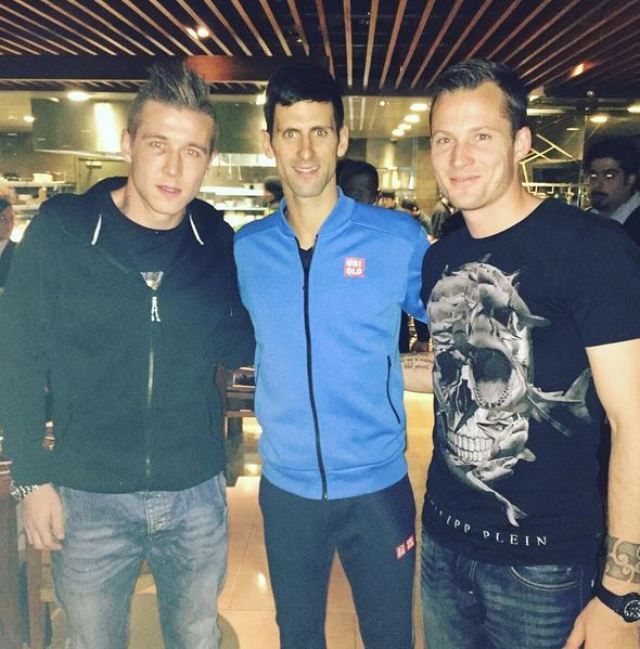 Balról jobbra: Juraj Kucka, Novak Djokovics és Tőzsér Dániel (Fotó: Instagram)