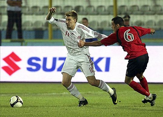 Niclas Bendtner (fehérben) zuhanyzás nélkül távozott a stadionból (fotó: Action Images) 