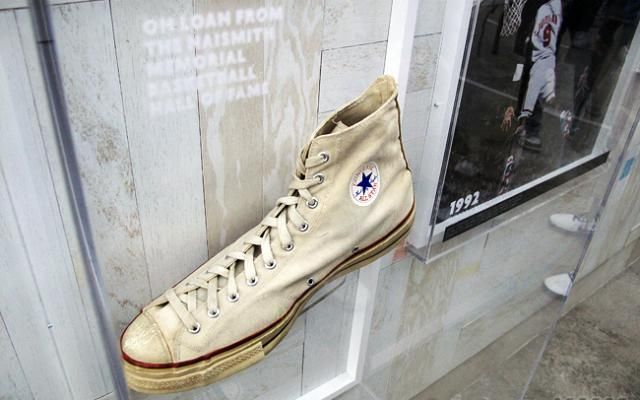 Bob Lanier 56-os cipője (Fotó: nba.com)
