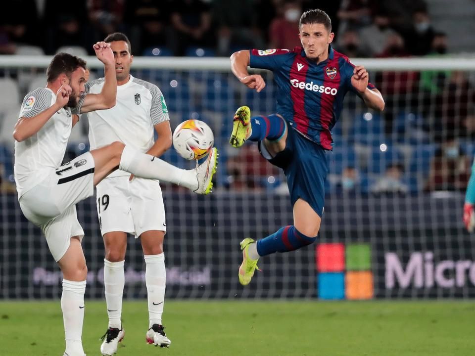 Bardhi (left) will fight on Friday already to lead Levante to victory (Photo: Imago Images)