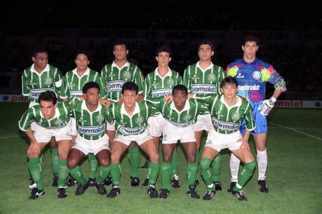 Még mindig 1993, a Palmeiras mezében (felső sor, balról a második) (Fotó: whoateallthepies.tv)