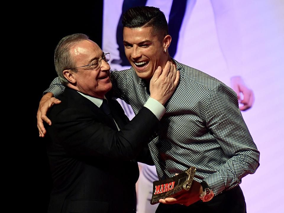CR nagy mosollyal fogadta Florentino Pérezt (Fotó: AFP)