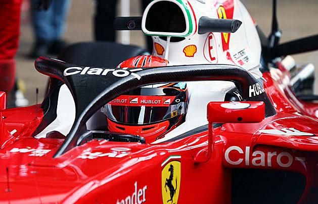 Még egy kép a Ferrariról és a fejvédő keretről