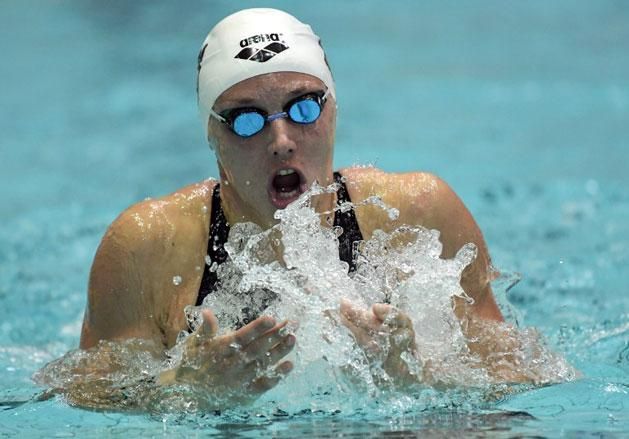 A háromszoros olimpiai bajnok nagyon szeret mellen úszni (Fotó: AFP)