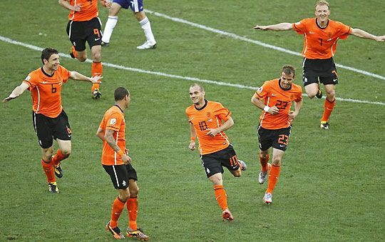 Sneijder (10) góljával szerzett vezetést Hollandia (fotó: Action Images)