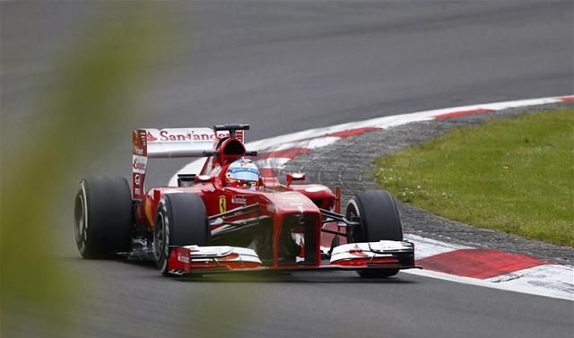 A derűs szombati idő jó hír a Ferrarinak és Fernando Alonsónak (Fotó: Reuters)