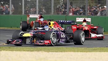 Vettel az elején még vezetett a Ferrarik előtt, aztán jött Sutil