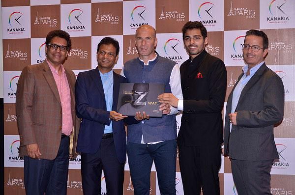 Zidane indiai luxusingatlanokat is reklámoz (Fotó: Eventfaqs.com)