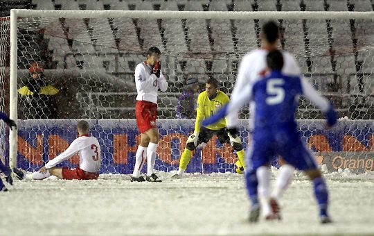 Hálóban a lengyel öngól – ezzel jutott ki a vb-re Szlovákia (Fotó: Reuters)