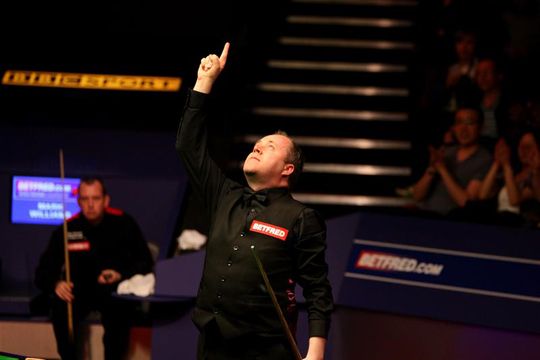John Higgins édesapjára emlékezik (Fotó: Action Images)