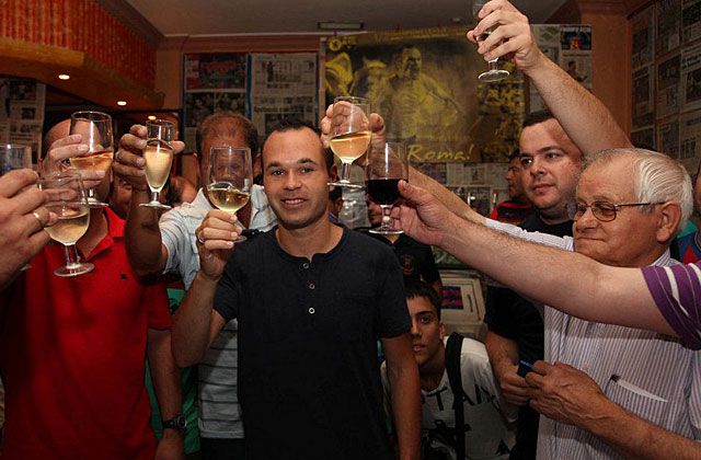 És jó hangulat egy bárban (Fotó: mundodeportivo.com)