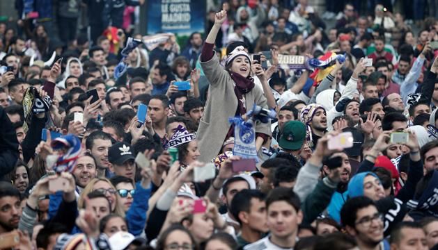 Reggel óriási tömeg fogadta a csapatot Madridban (Fotó: AFP)