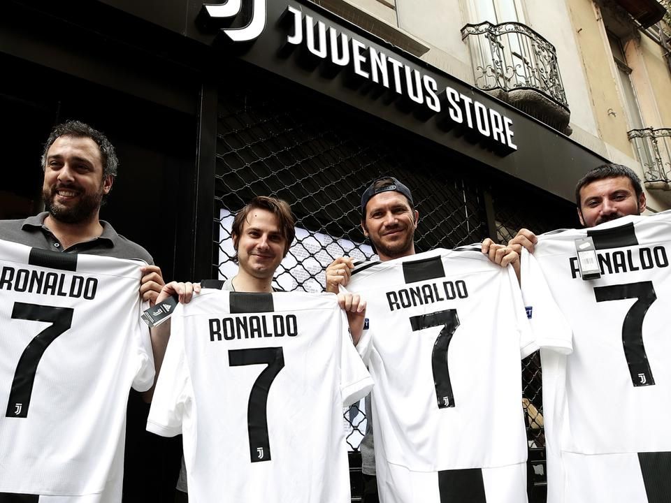 Már nem lehet Cristiano Ronaldo-mezt venni és rendelni a Juventus hivatalos boltjában! (Fotó: AFP)